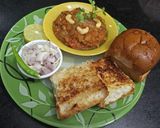 A picture of step 8 of Pav bhaji.