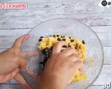 Foto langkah ke 3 dari resep Cookies Kismis Teflon 3 Bahan.