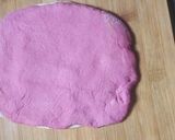 बीटरूट गार्लिक ब्रेड रोल्स(Beetroot garlic bread rolls recipe in hindi) रेसिपी चरण 5 फोटो