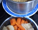 Foto del paso 3 de la receta Garbanzos guisados en cúrcuma con shiitake y gambones