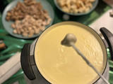 Fondue de quesos con cerdo y pollo a taquitos