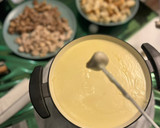 Foto del paso 4 de la receta: Fondue de quesos con cerdo y pollo a taquitos