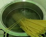 Foto langkah ke 2 dari resep Creamy Spaghetti Carbonara.