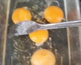 Foto del paso 2 de la receta: Revuelto de troncos de acelgas con jamón y cebolla al vino tinto