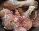 A picture of step 1 of Malvani Chicken Hirva Masala.