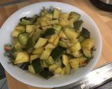 Une image de l'étape 10 de Pommes de terre et courgettes au bouillon de chapon.