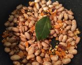 Foto del passaggio 4 della ricetta Zuppa d'orzo e borlotti