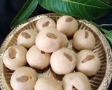 A picture of step 4 of Sooji khoya Ladoo.