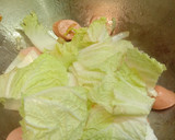 Foto langkah ke 3 dari resep Tumis Sawi Sosis.