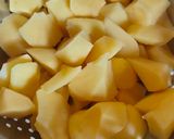 Foto del paso 3 de la receta: Caldereta de Merluza, con cocochas de Bacalao y Gambones