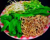A picture of step 6 of Vegetarian Bún Huế.