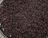 A picture of step 2 of Black Glutinous Rice Wine for Tết Đoan Ngọ.