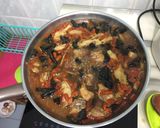 A picture of step 2 of Green Grape Chinese Wine Chicken With Wood Ear Fungus.