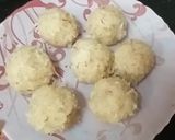 A picture of step 4 of Milk and raw coconut ladoo.