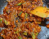 A picture of step 4 of Spicy chicken curry.
