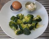 รูปขั้นตอนการทำที่ 1 ของ Broccoli Egg Mayo-Salad