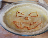 Foto del paso 16 de la receta: Empanada de pimiento y chorizo terrorífica🎃