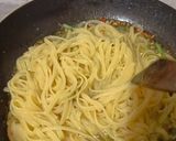 Foto langkah ke 8 dari resep Spaghetti aglio olio versi sawit.