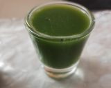 A picture of step 3 of Green detox juice.