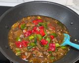 Foto langkah ke 6 dari resep Sapi Saus Lada Hitam.