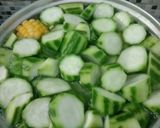 Foto langkah ke 2 dari resep Sayur Bening Segar Oyong Kemangi.