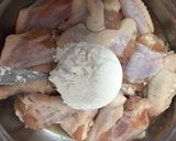 รูปขั้นตอนการทำที่ 2 ของ “ปีกไก่ทอดใบมะกรูด”