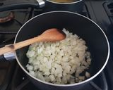 A picture of step 2 of Tuna and Tomato Pasta.
