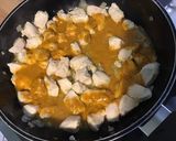 Une image de l'étape 12 de Poulet aux olives violettes, sauce crème au citron confit et coriandre.