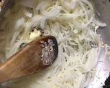 Foto del paso 3 de la receta: Zapallo cabutia relleno con arroz, pollo, muzzarella y cebolla