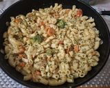 Csirkés, zöldséges tészta tejszínnel, sajttal 🥦🧄🥕🧀🍜 recept fázis 5 fotója