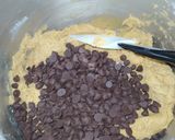 Foto langkah ke 4 dari resep Chewy Chocolate Cookies (with choco-crunchy filling).