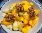 Foto del paso 2 de la receta: Desayuno saludable: durazno, pera, nueces y miel