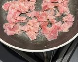 Foto del passaggio 2 della ricetta Frittata ai finferli porcini e prosciutto cotto