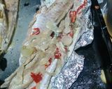 Foto del paso 2 de la receta: Asado a la parrilla de paquete de salmón de mar al roquefort