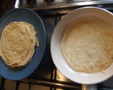 Foto del paso 1 de la receta: Cestita de crêpes rellenas de frutos rojos y crema de mascarpone y yogurt griego