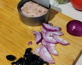 Pizza z tuńczykiem na tortilli krok przepisu 1 zdjęcie