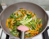 Foto langkah ke 5 dari resep 203. Tumis Wortel, Buncis dan Bawang Bombay.
