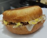 Foto del paso 4 de la receta: Almojábana con pollo y queso🥯🍗🧀