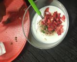 A picture of step 2 of Strawberry raita.