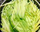 Hình bước làm 2 của món Nộm xoài tai heo(Gỏi xoài tai heo)