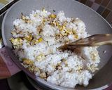 Foto langkah ke 3 dari resep Nasi Goreng Ceria.