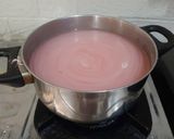 Foto langkah ke 2 dari resep 184. Puding Strawberry Coklat Putih.