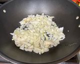 A picture of step 2 of Miki Bihon Guisado.