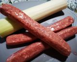Foto del passaggio 1 della ricetta Penne con salsiccia e porri
