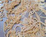 Foto del paso 5 de la receta: Tallarines caseros con carbonara suave