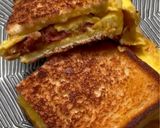 Foto langkah ke 7 dari resep Beef Corned and Egg Toast.