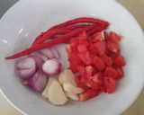 Foto langkah ke 2 dari resep Chilli Tomato Clam.