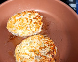 Foto del paso 9 de la receta: Hamburguesa de salmón con salsa de pepino (Sin sal añadida)
