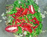 Foto langkah ke 5 dari resep Tumis Selada Air Kerang (Tumis Sayur Paret-Paret Ghoncah Korang).