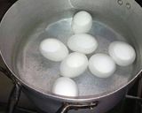 Foto del paso 1 de la receta: Huevos relleno para navidad 🐣
